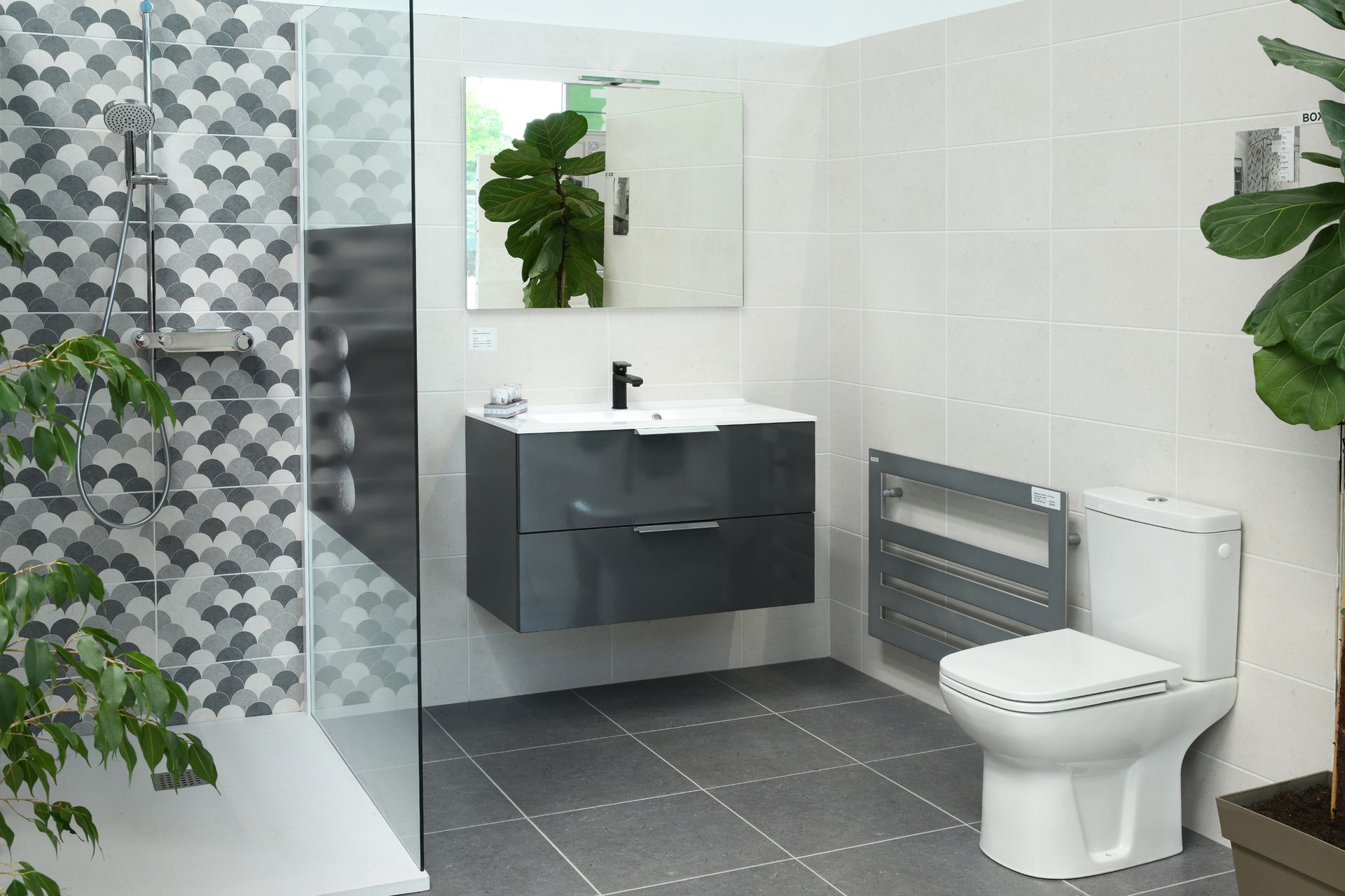 Salle de bains dans le showroom de l'entreprise