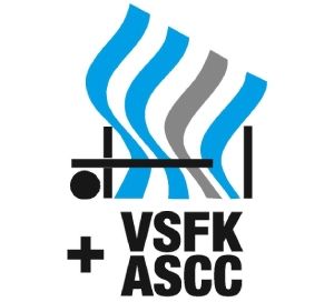 Logo mit blauen und grauen Wellenlinien, schwarzem Pluszeichen und Text „VSFK ASCC“.