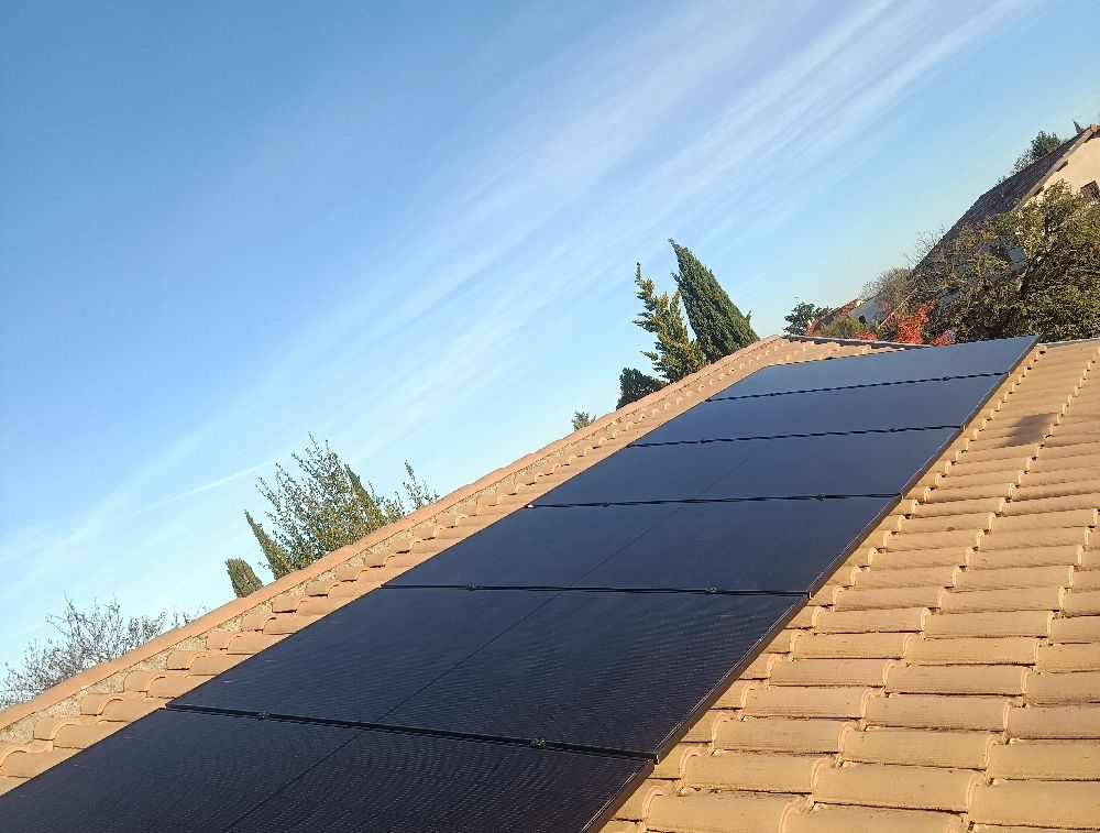 Panneaux solaires sur un toit
