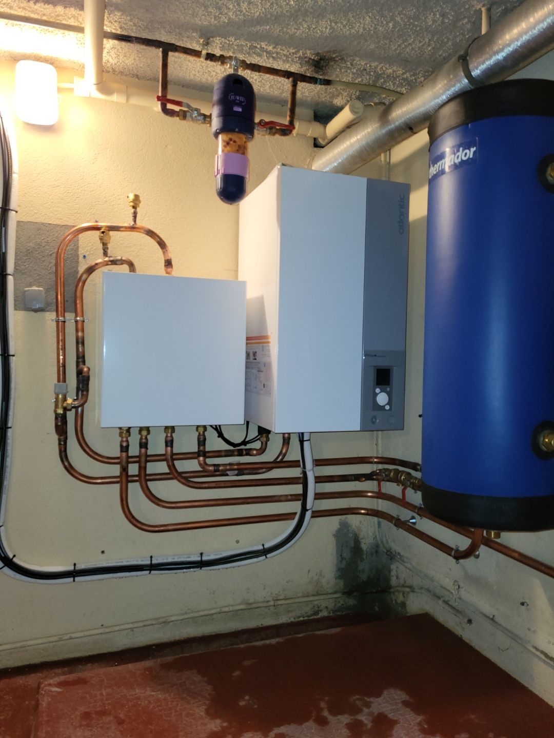 Chaudière avec ballon d'eau bleu