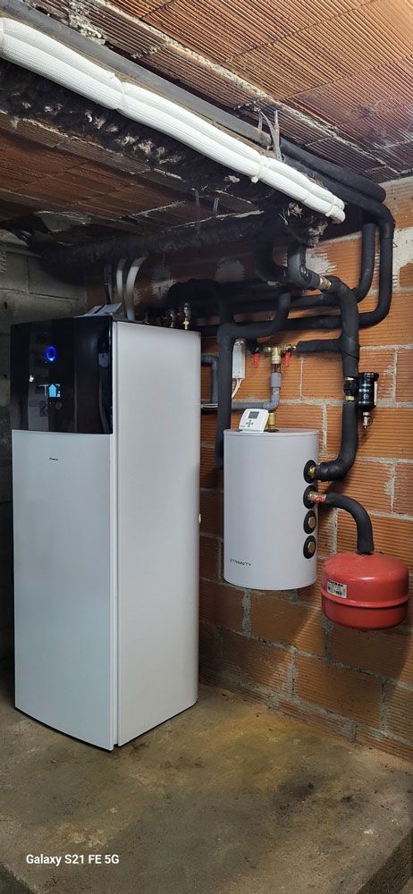 Chaudière blanche et noire