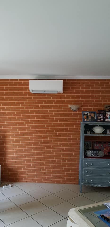Mur en briquette avec climatisation