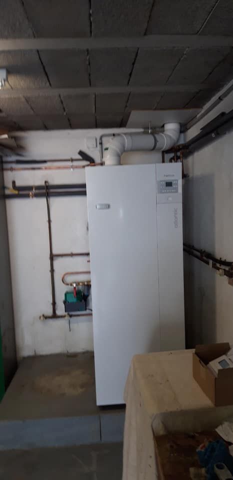 Chaudière moderne blanche