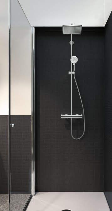 Cabine de douche avec carelage noir