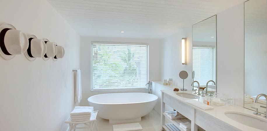 Salle de bains blanche moderne