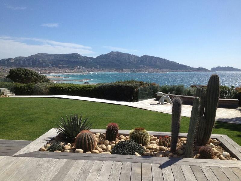 Jardin avec vue sur le golfe de Marseille