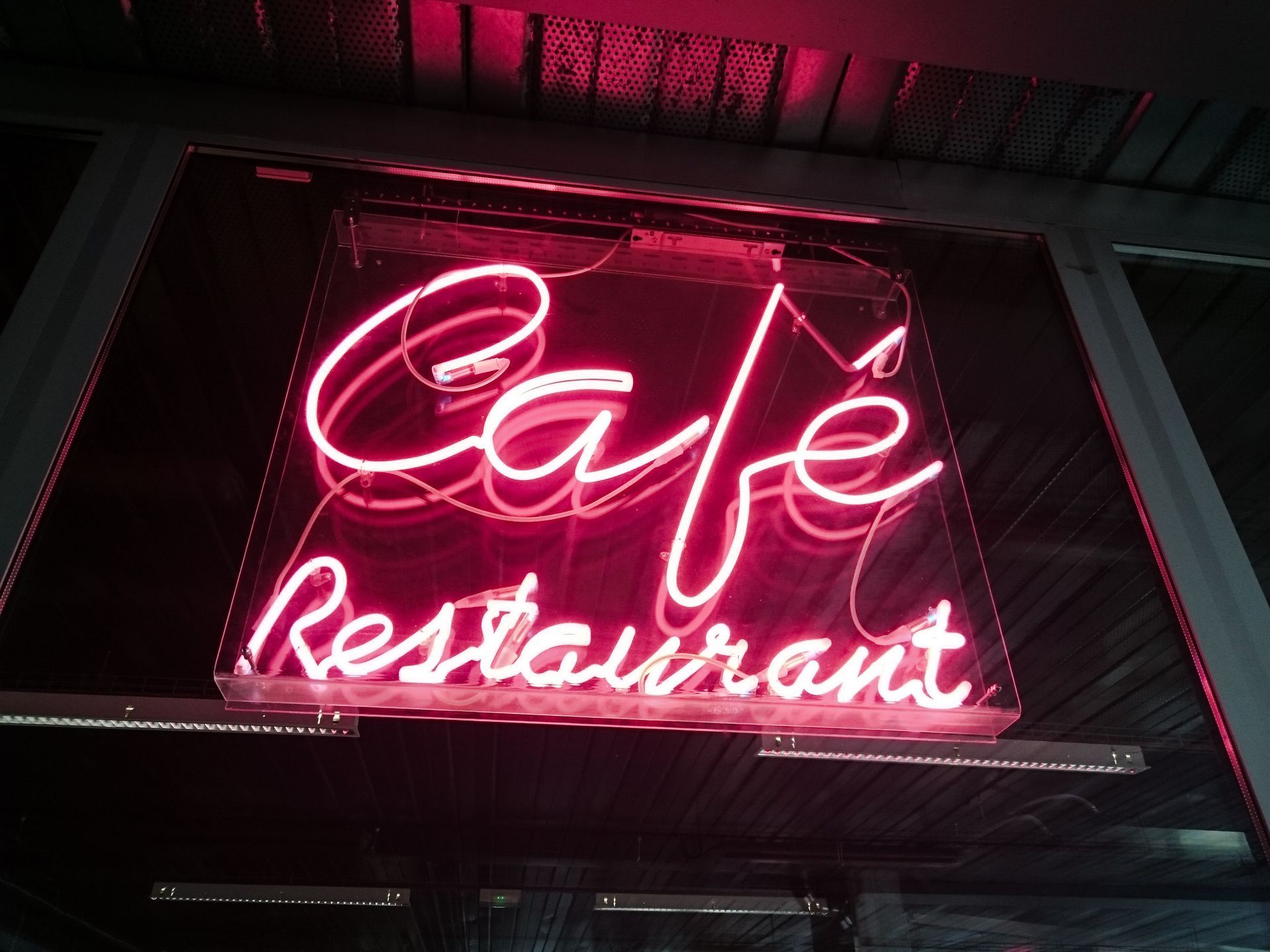 Enseigne d'un café restaurant