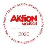 Rotes, rundes Aktion-Mensch-Logo mit der Aufschrift „2020“ und deutschem Slogantext.