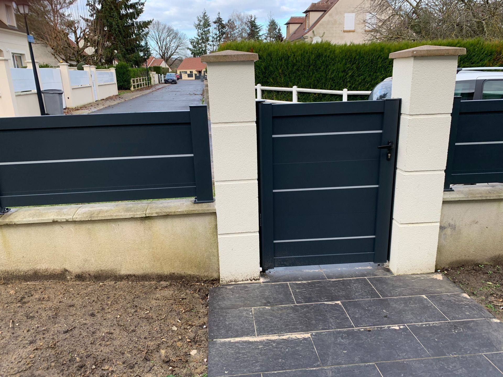 Portillon avec clôture