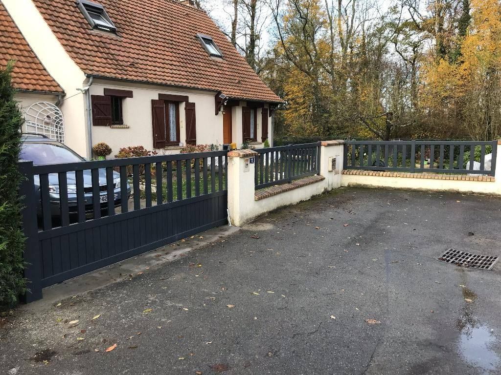 Portail coulissant et clôture