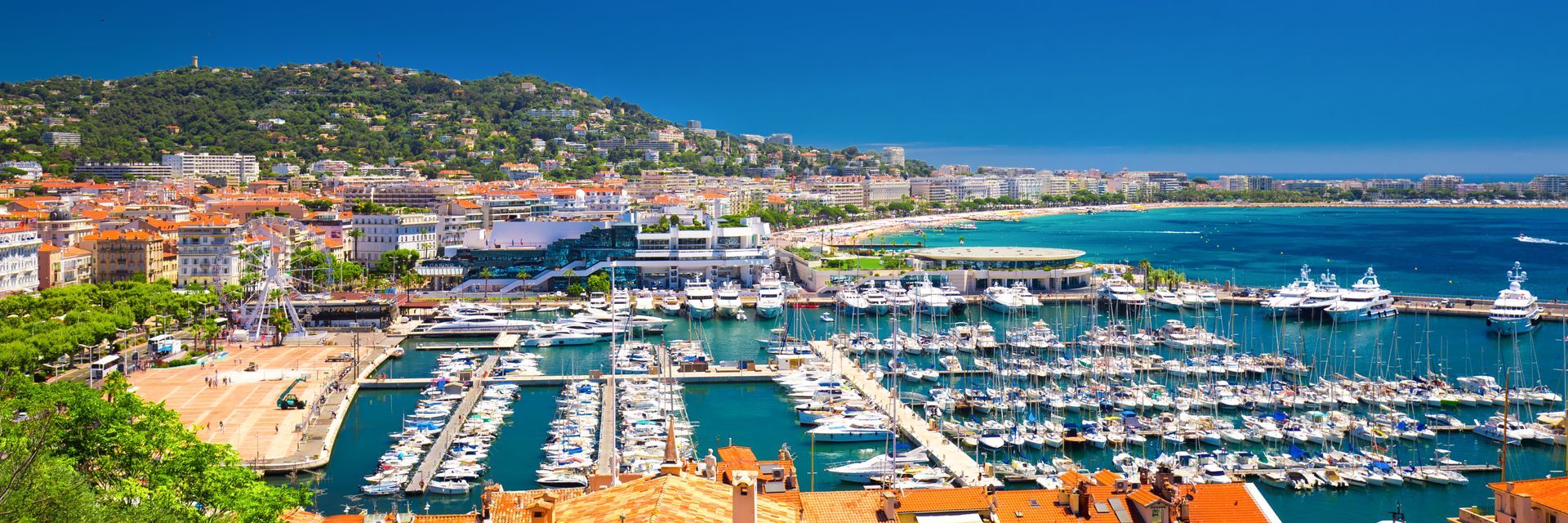 Port de Cannes avec des bateaux