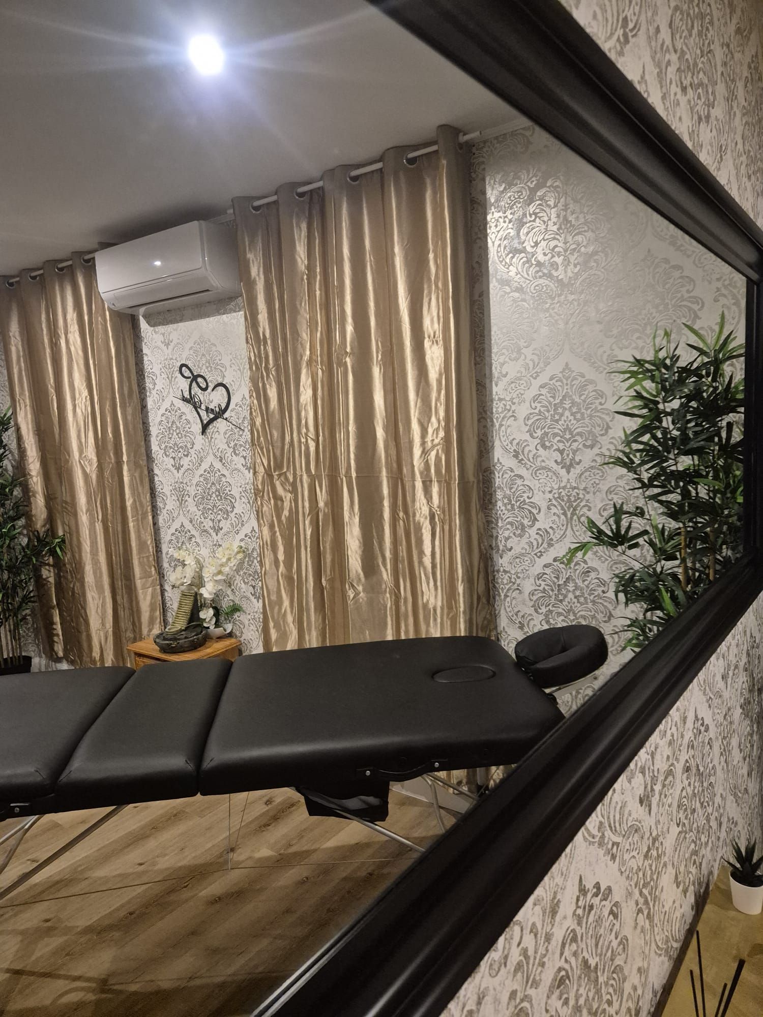 Table de massage de l’espace Shiny Relax à Limoux