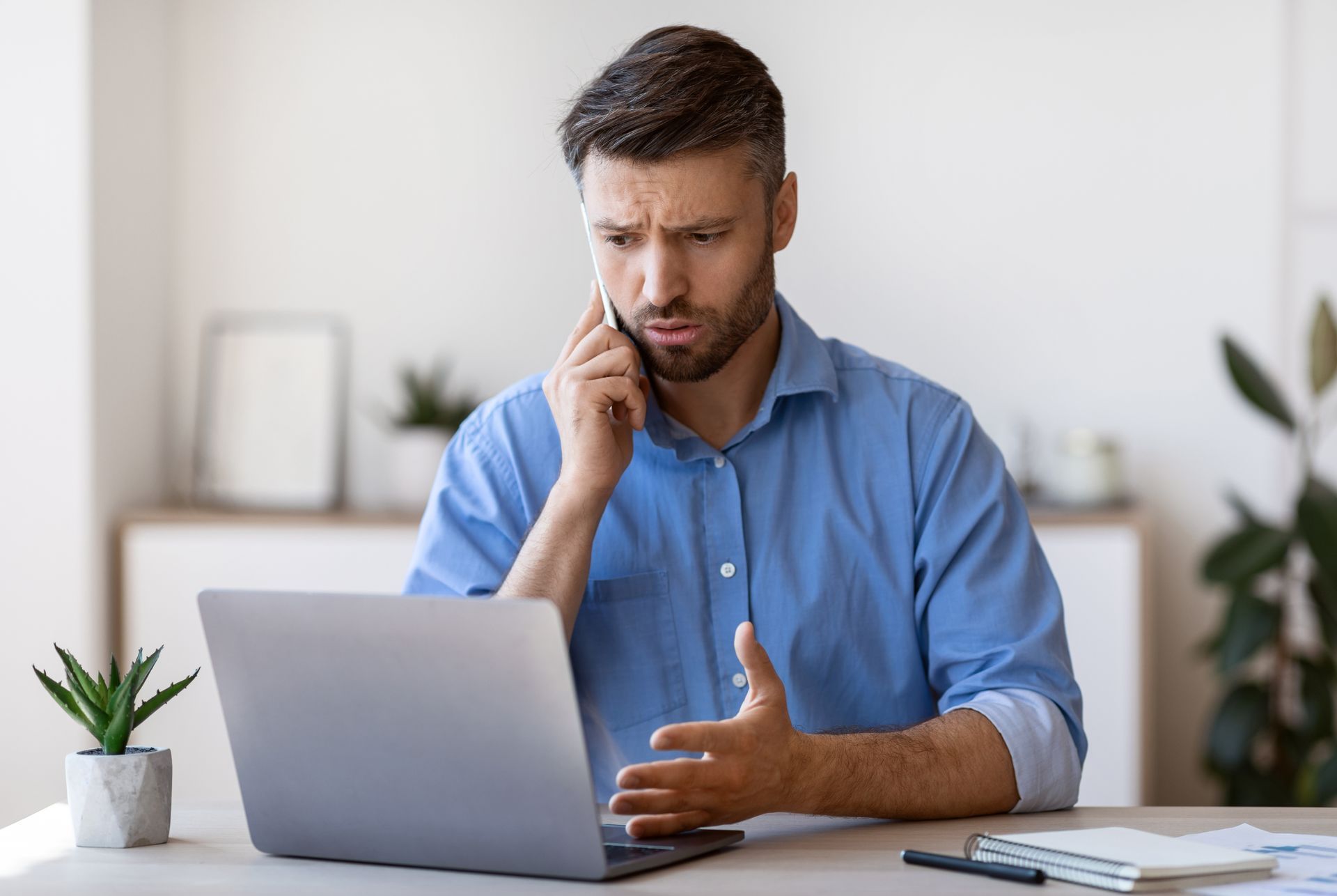 Professionnel au telephone