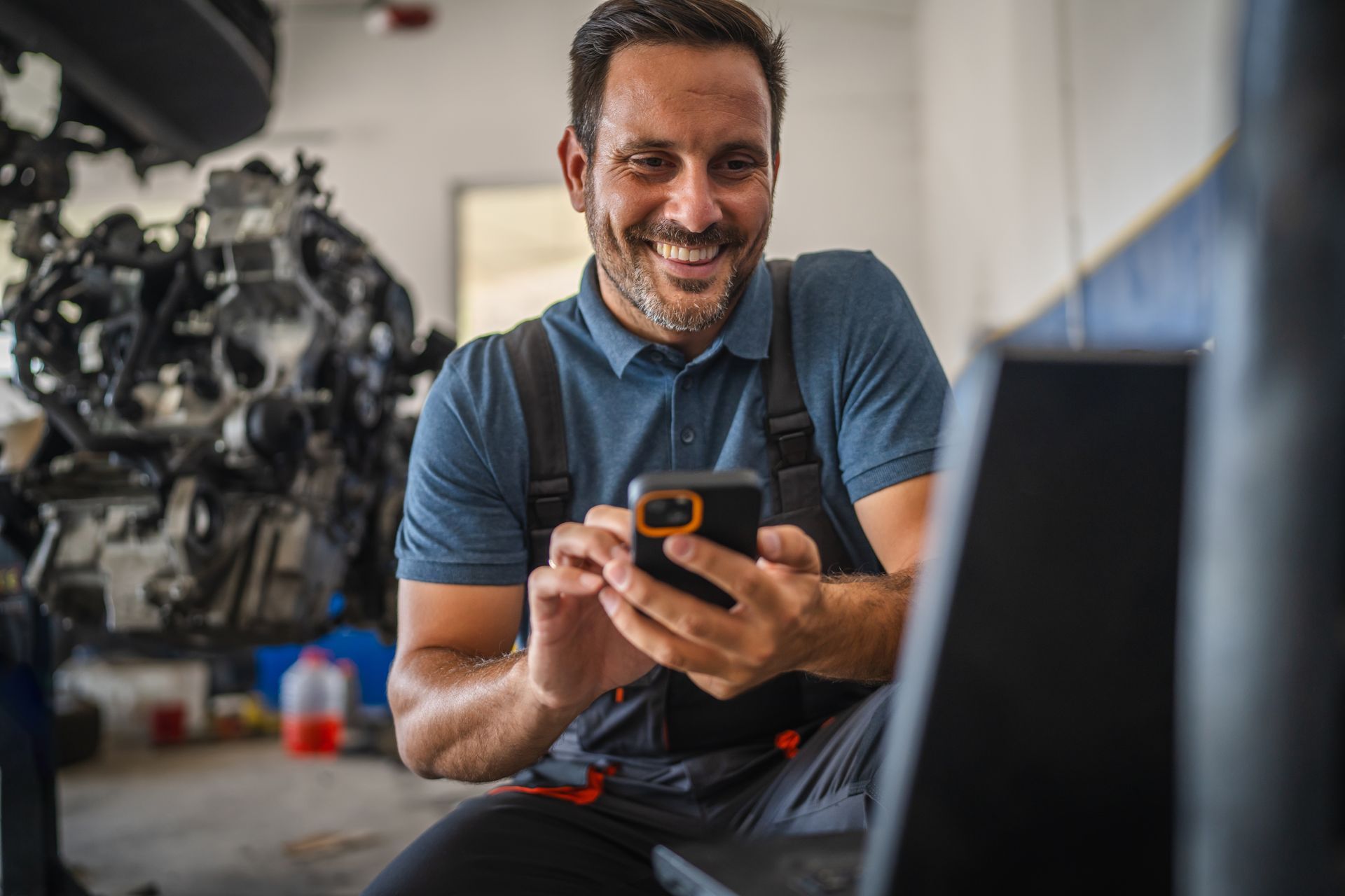 Un professionnel souriant