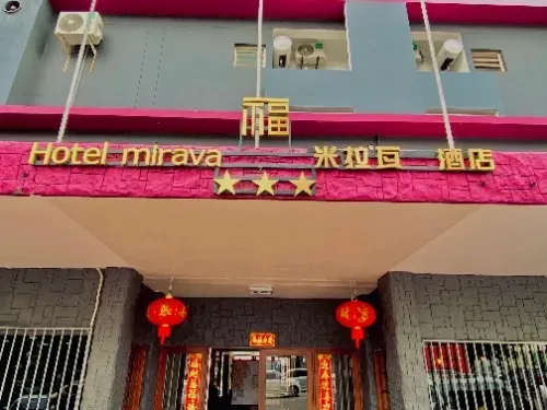 A frente de um hotel com uma placa que diz hotel mirava