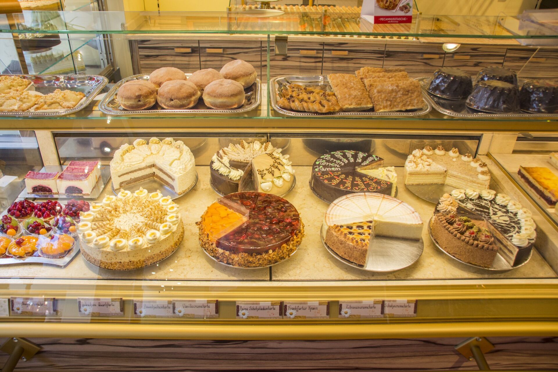 Unsere große Auswahl an selbstgemachten Kuchen und Torten – Konditorei & Caféhaus „Markgraf Otto“