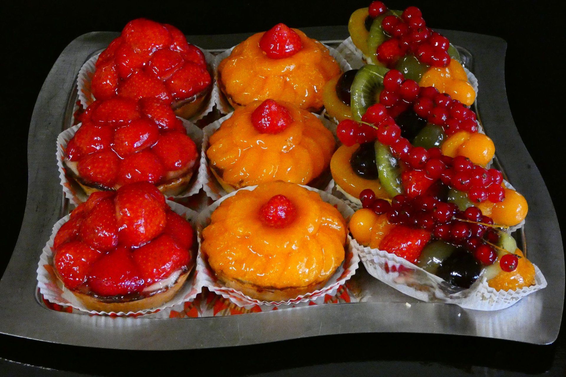 Gemischte Obstschiffchen und Fruchttörtchen – Konditorei & Caféhaus „Markgraf Otto“