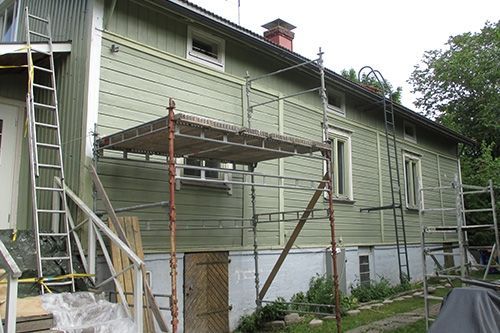 Teen kalusteasennukset, lattia-asennukset, laatoitukset sekä tapetointi- ja maalaustyöt
