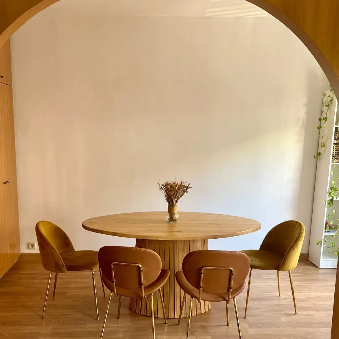 Mesa de comedor de madera