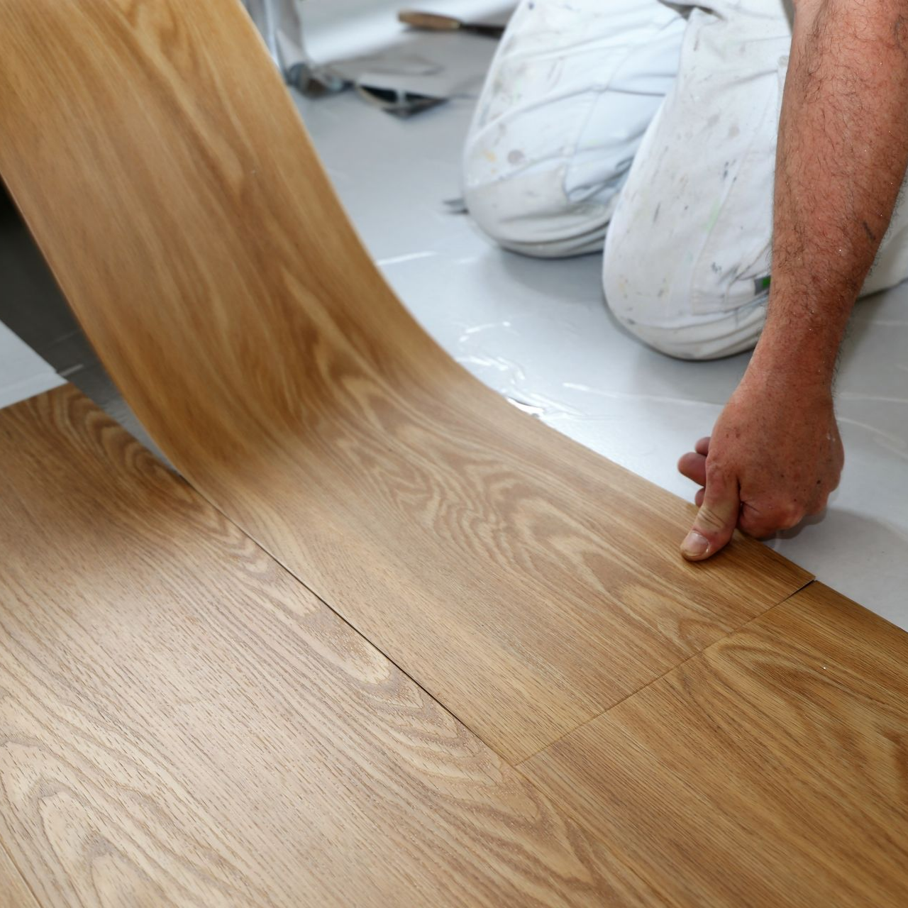 Pose de parquet adhésif