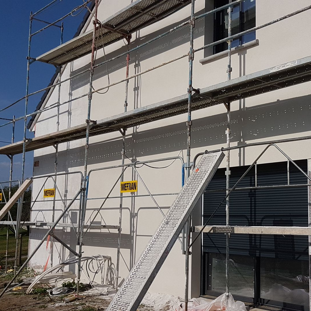 Des échafaudages pour un ravalement de façade