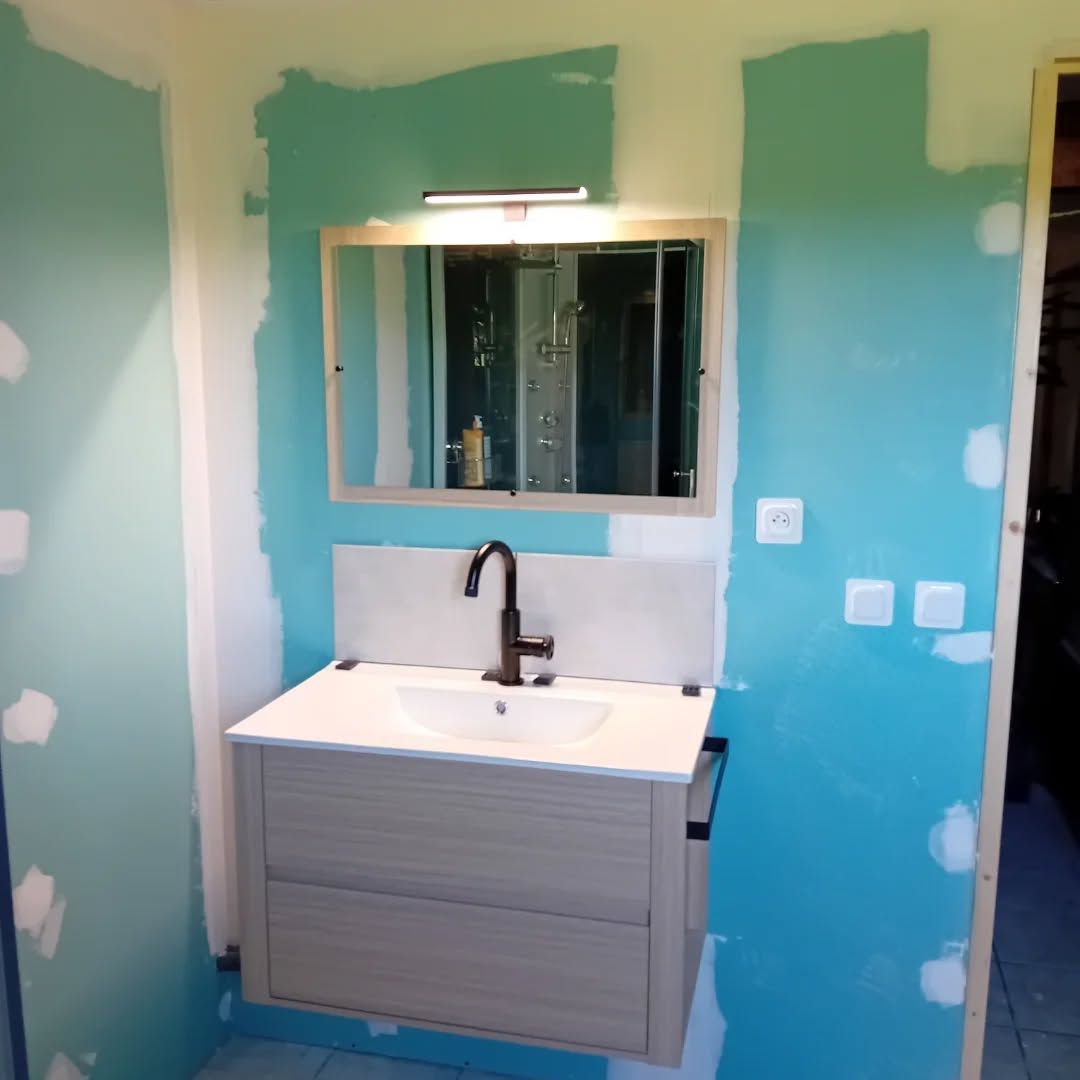 Une salle de bains en cours de rénovation