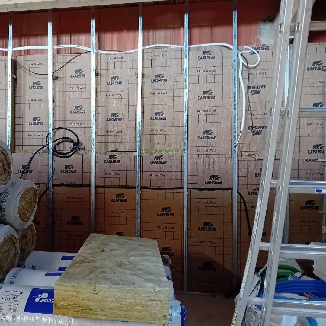 Une cloison en cours d'isolation