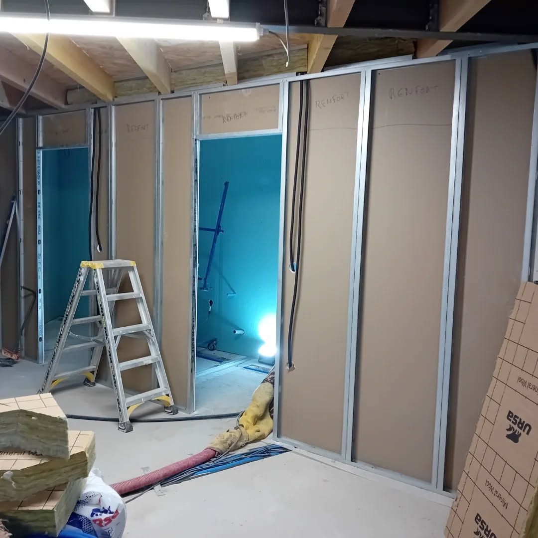 Chantier de pose de plaques de plâtre