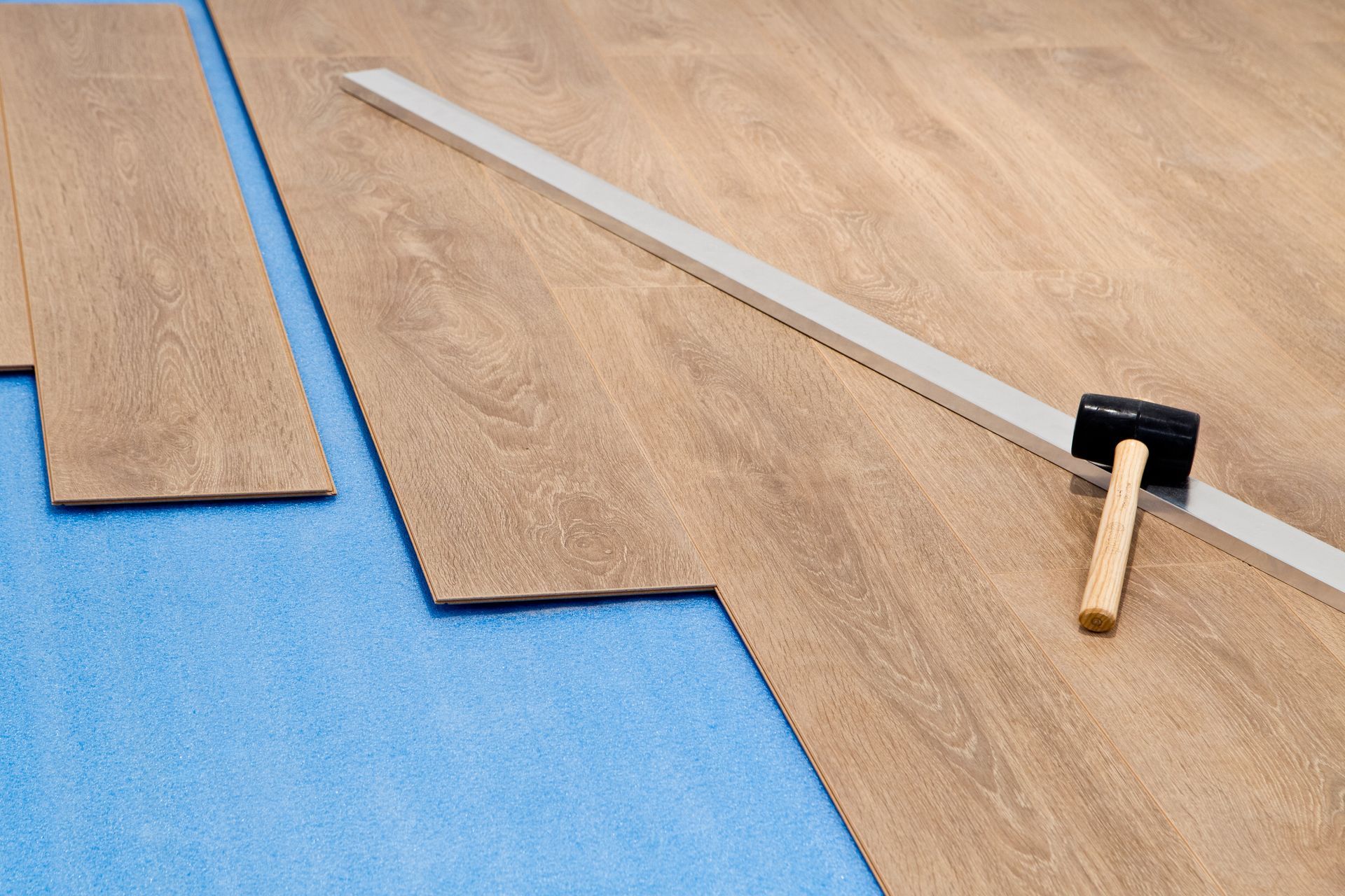 Du parquet en cours de pose