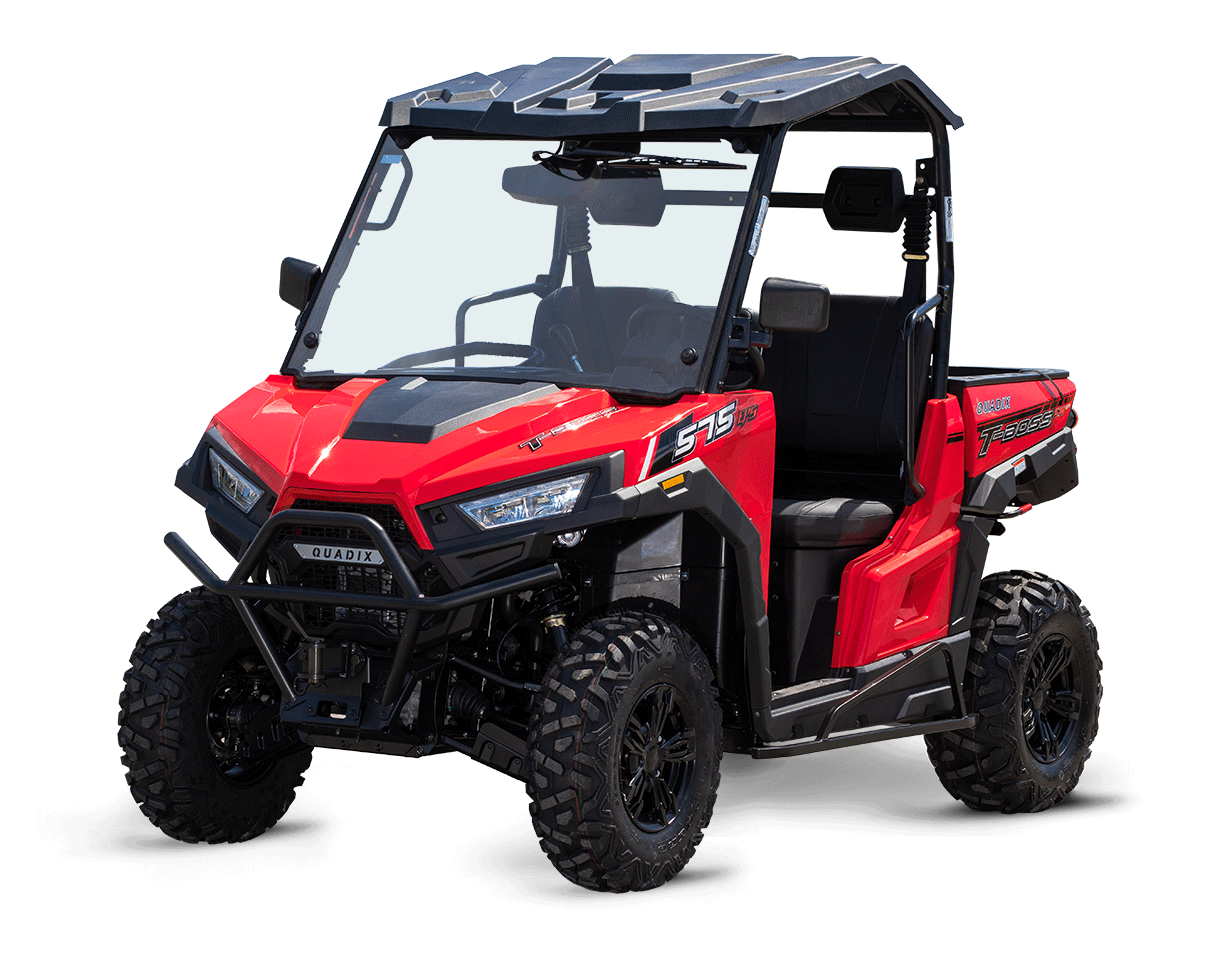 Auf einem weißen Hintergrund ist ein rotes Geländefahrzeug geparkt.