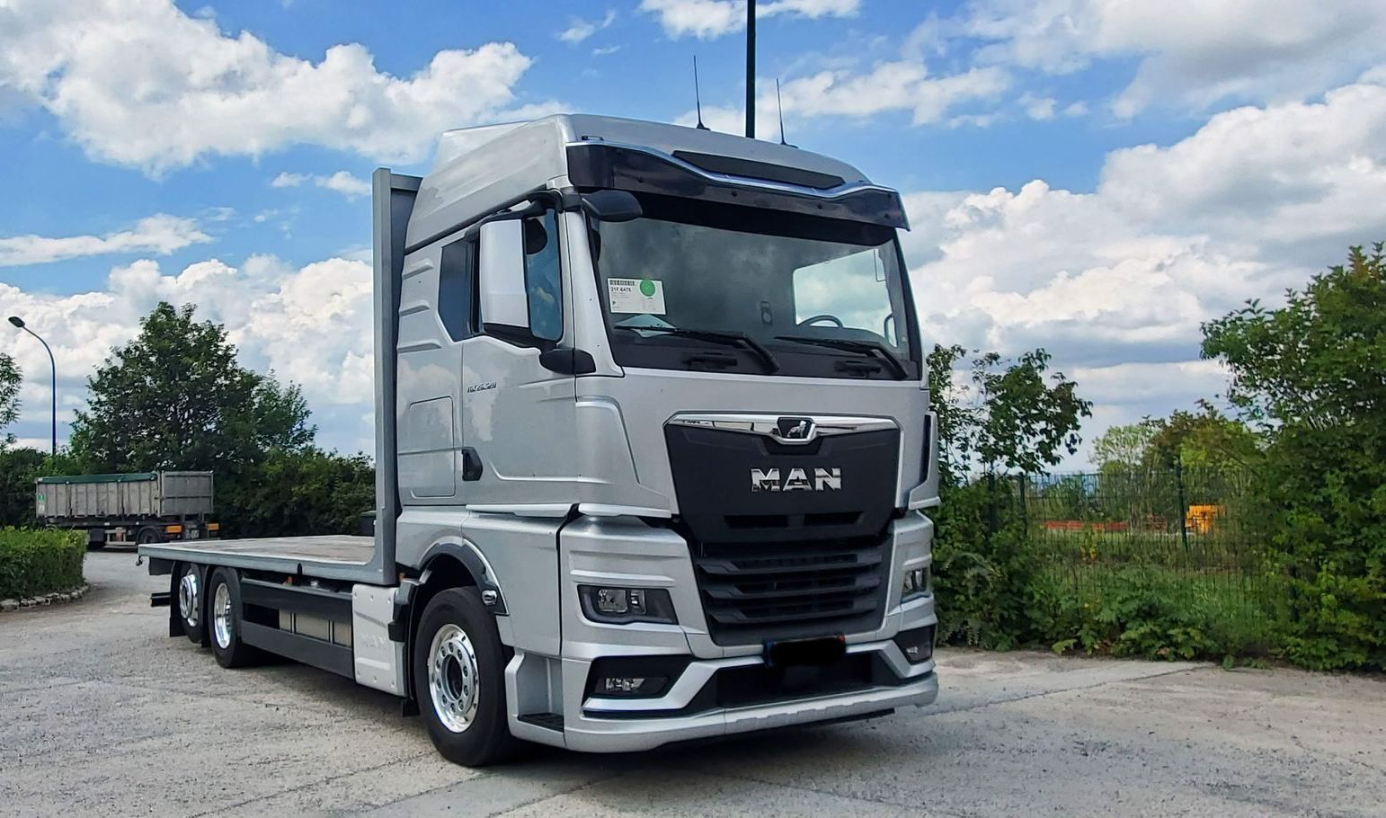 Une cabine de camion de couleur blanche