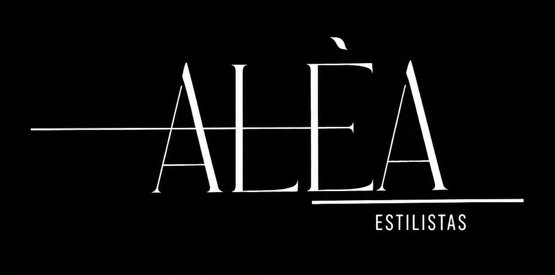 Logotipo negro con la inscripción “ALLA” y debajo “ESTILISTAS” sobre un fondo oscuro.