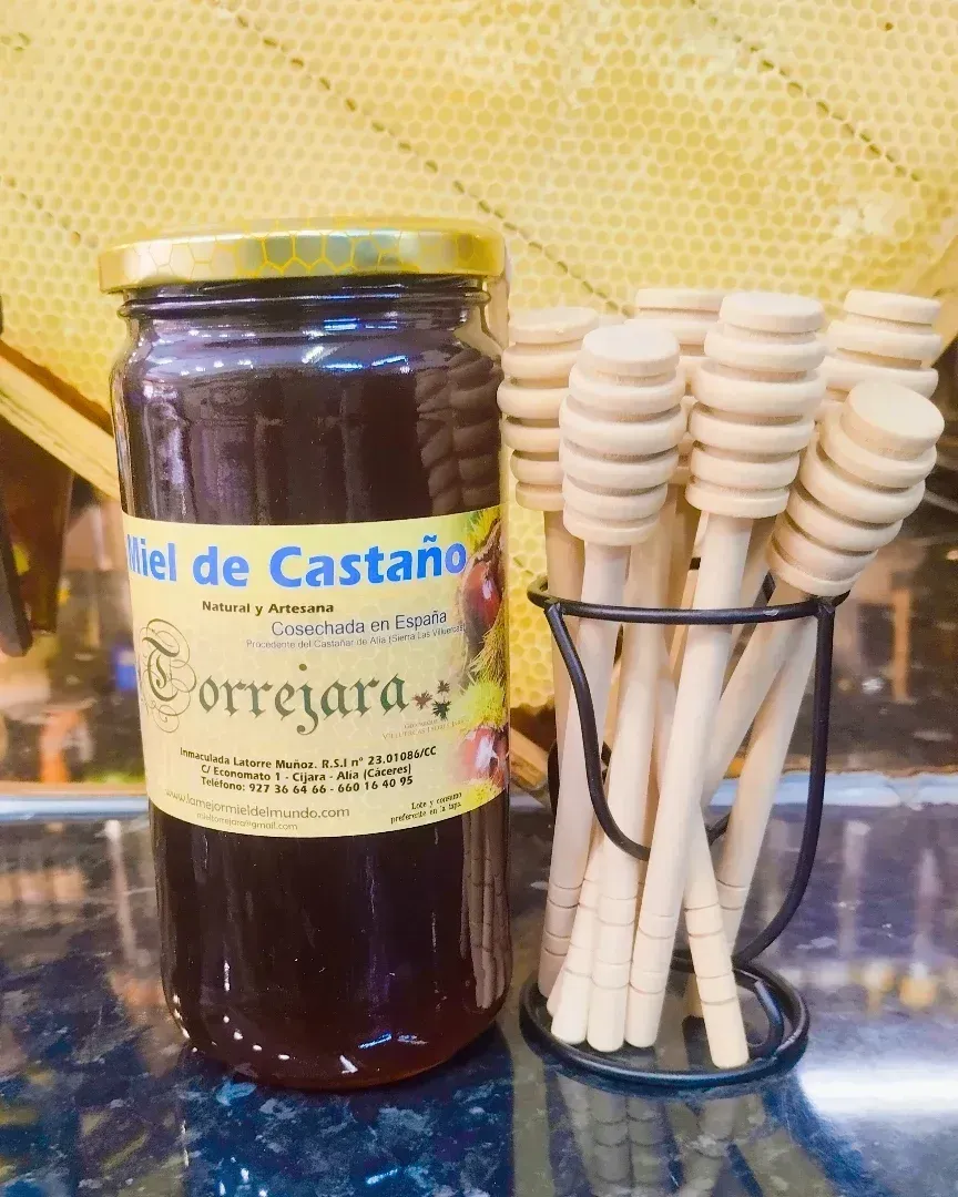 Variedad de mieles naturales en tienda ALGAMA Caf&eacute;s y Mieles en Madrid