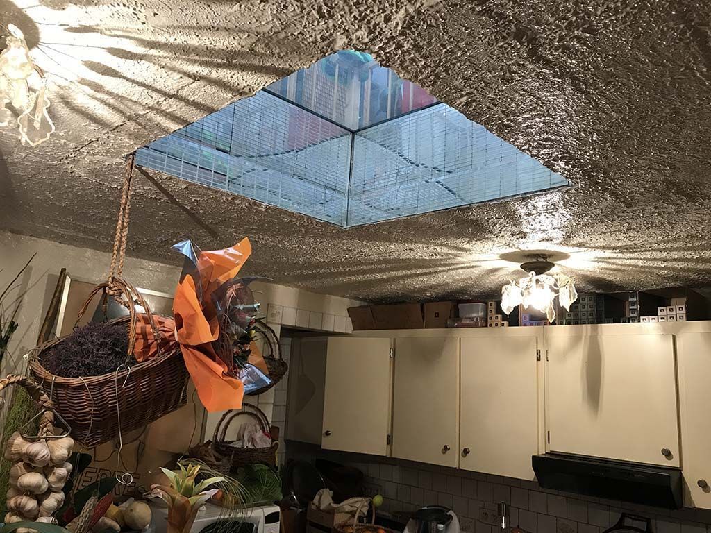 Plafond de cuisine avec une puits de lumière