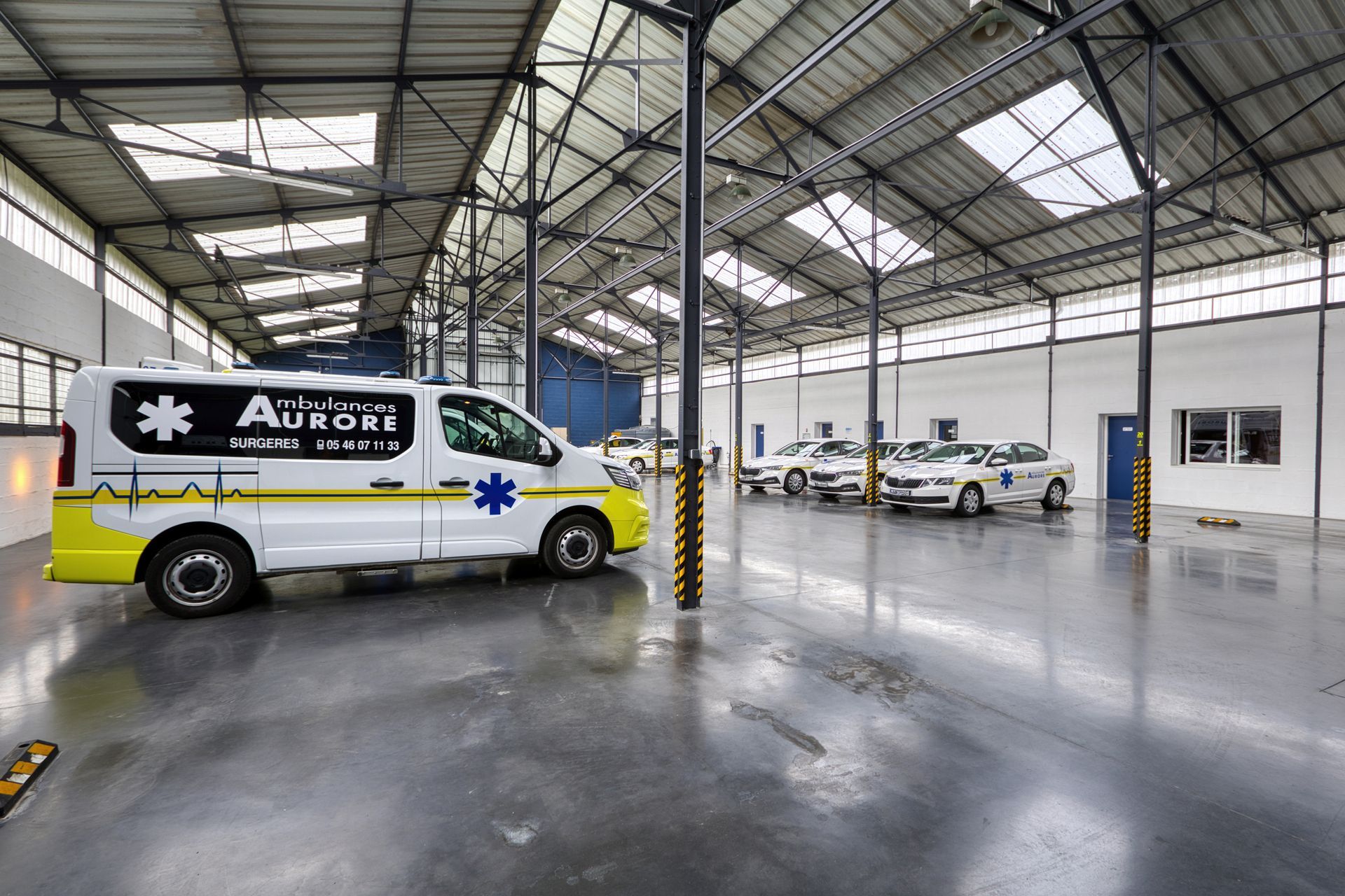 Ambulances et VSL garés face-à face
