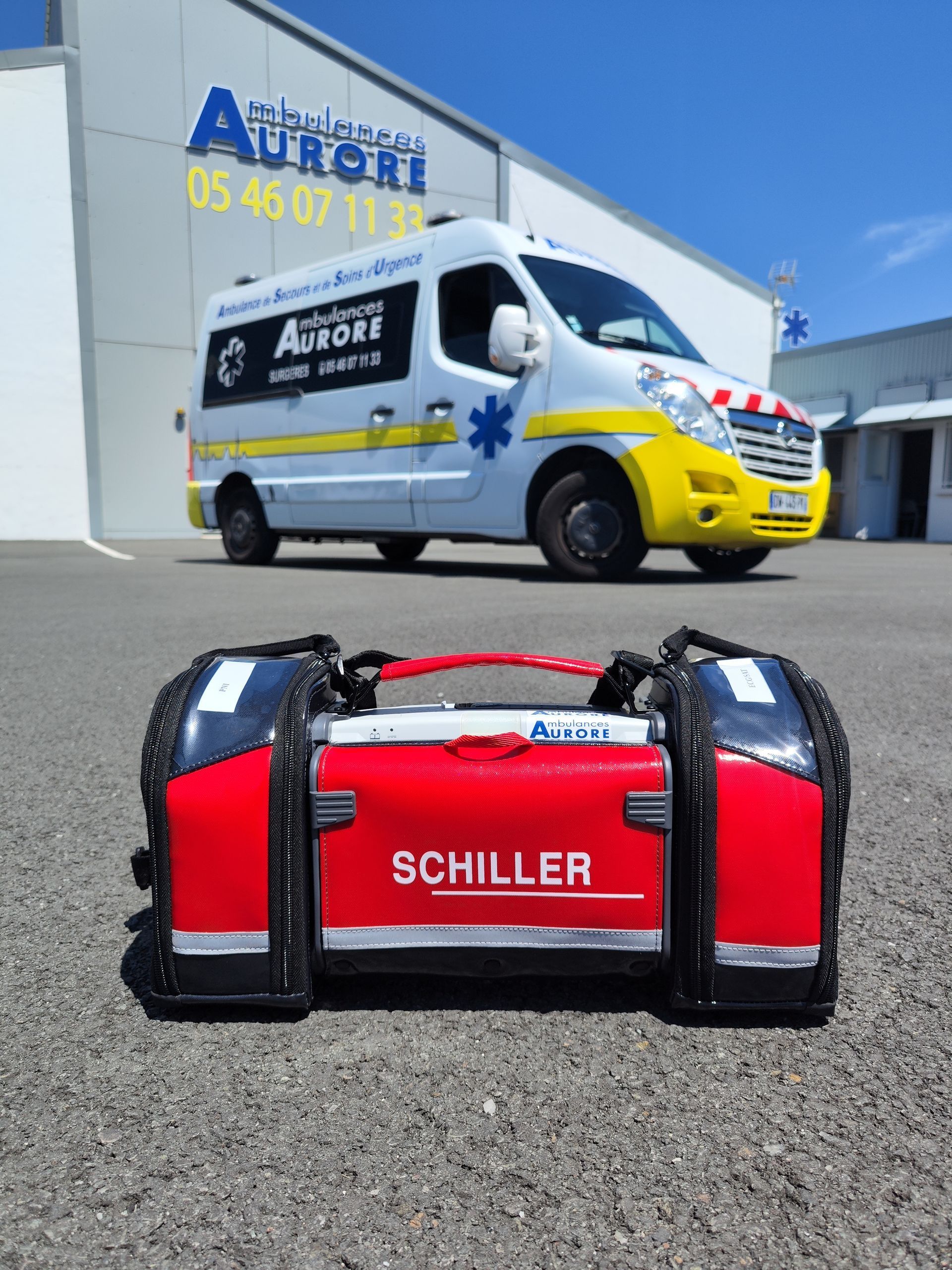 VSL et ambulances garées dans le dépôt