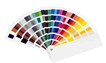 Gold Manuel Malerbetrieb Wand mit teilweise entferntem Putz