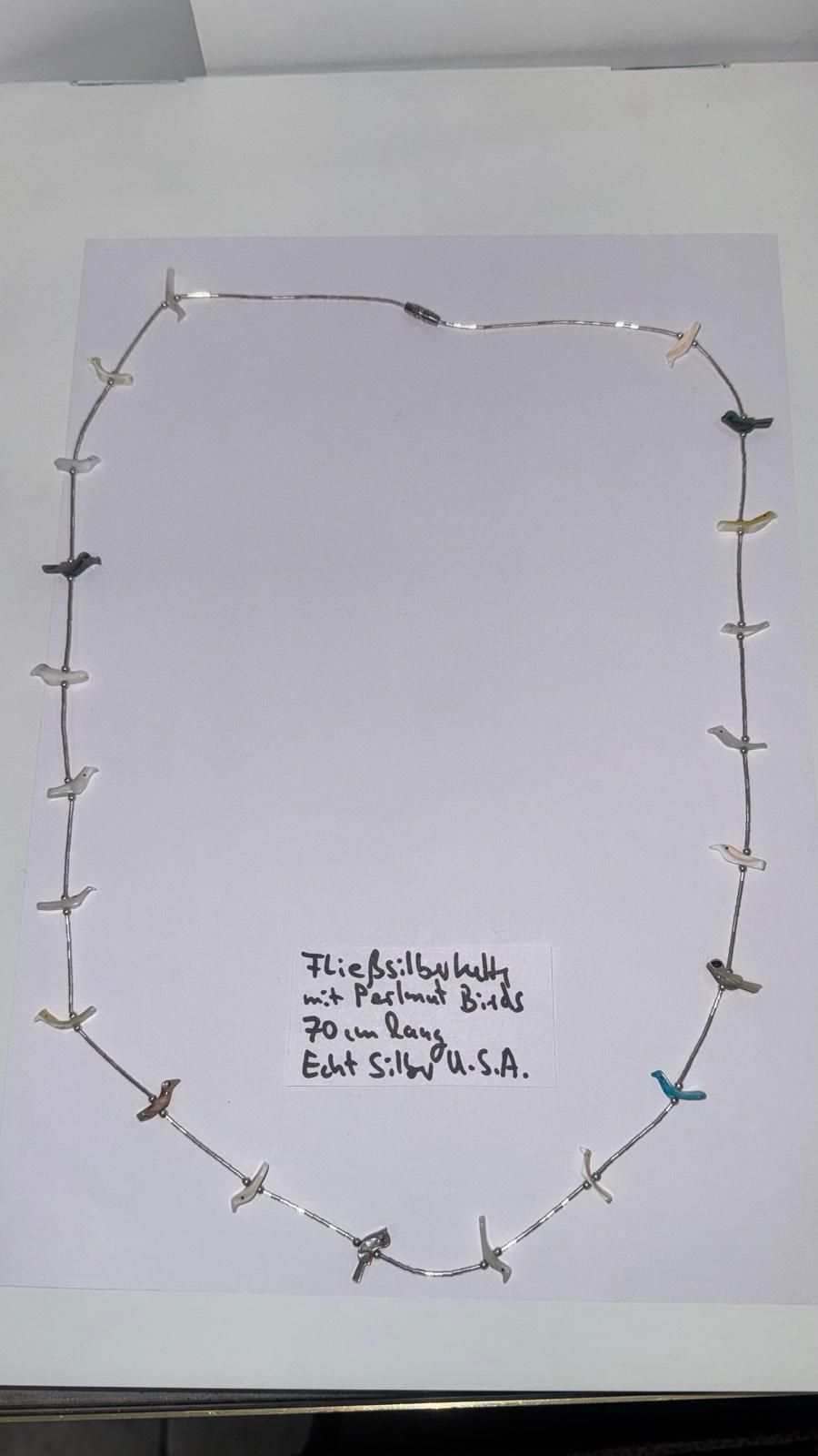 Eine offizielle Harrows-Wettkampf-Dartscheibe in ihrer Produktverpackung.