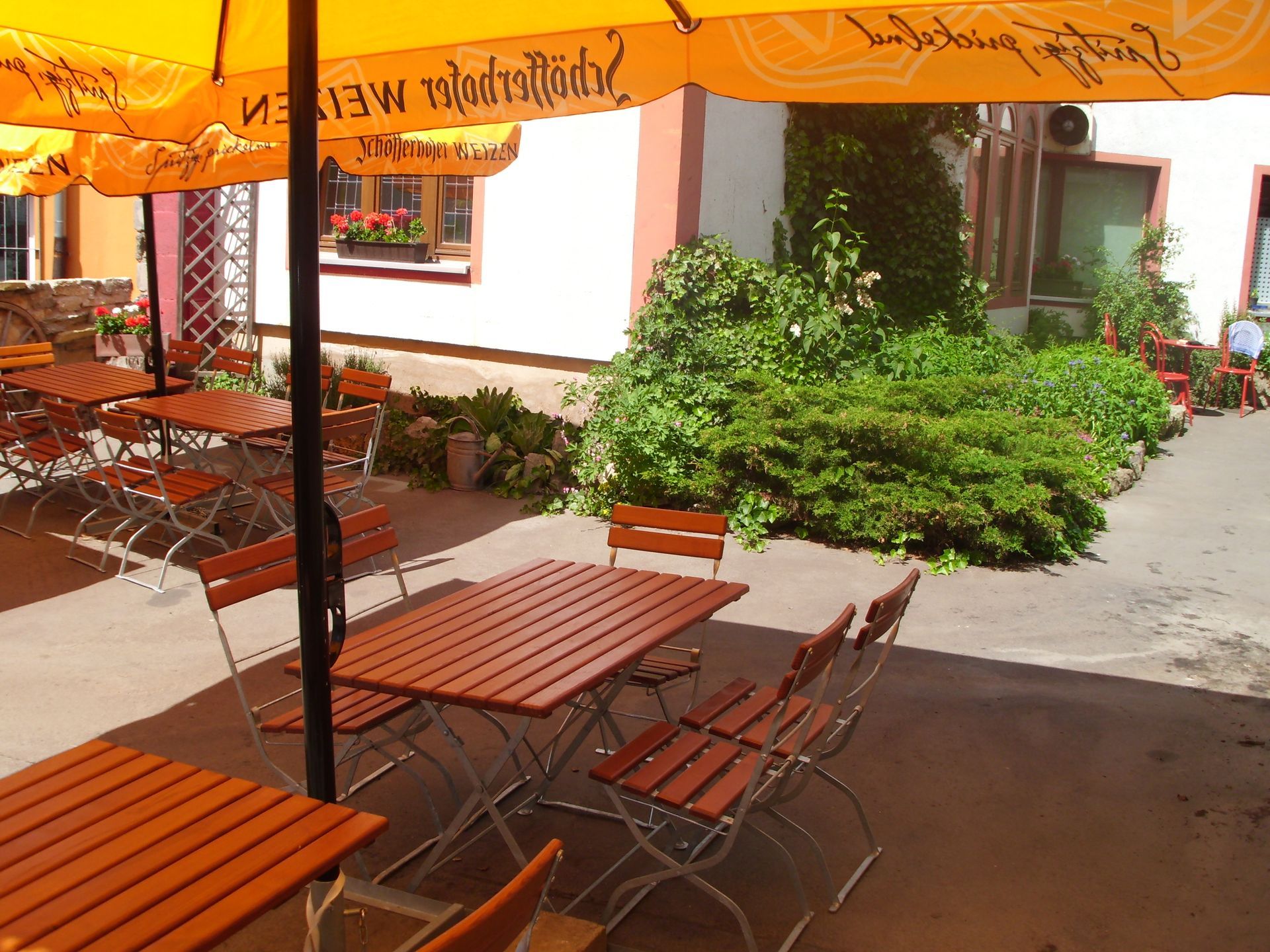 Hotel Deutsches Haus, Platzhalter