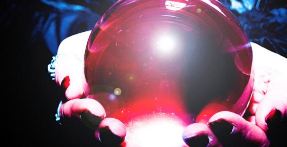 Voyance, cartomancie - l'avenir dans une boule de cristal