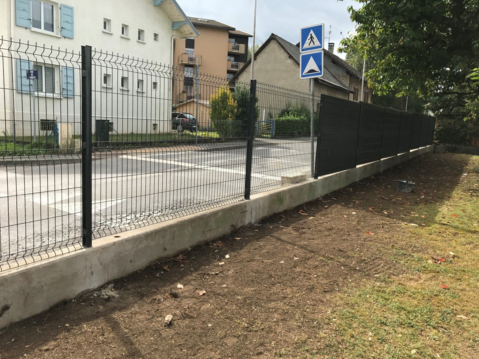 Clôture et tonte de pelouse