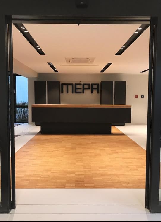 Das Wort „Mepa“, das an einer Wand steht