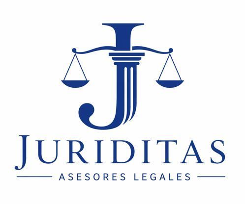 Logotipo azul de un bufete de abogados con balanza de la justicia y el texto &ldquo;JURIDITAS Asesores Legales&rdquo;.