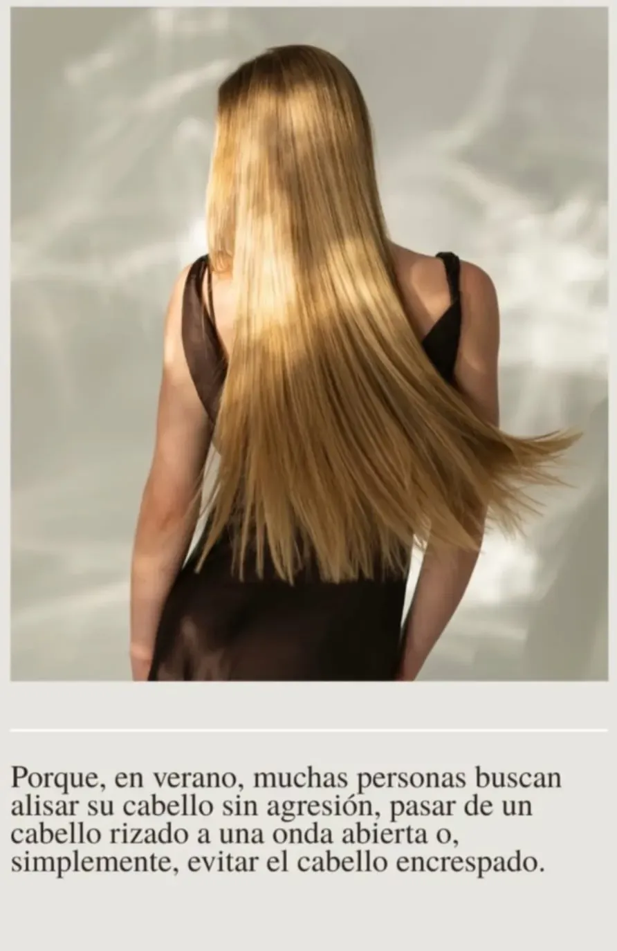 Cabello rubio largo que cae por la espalda de una mujer