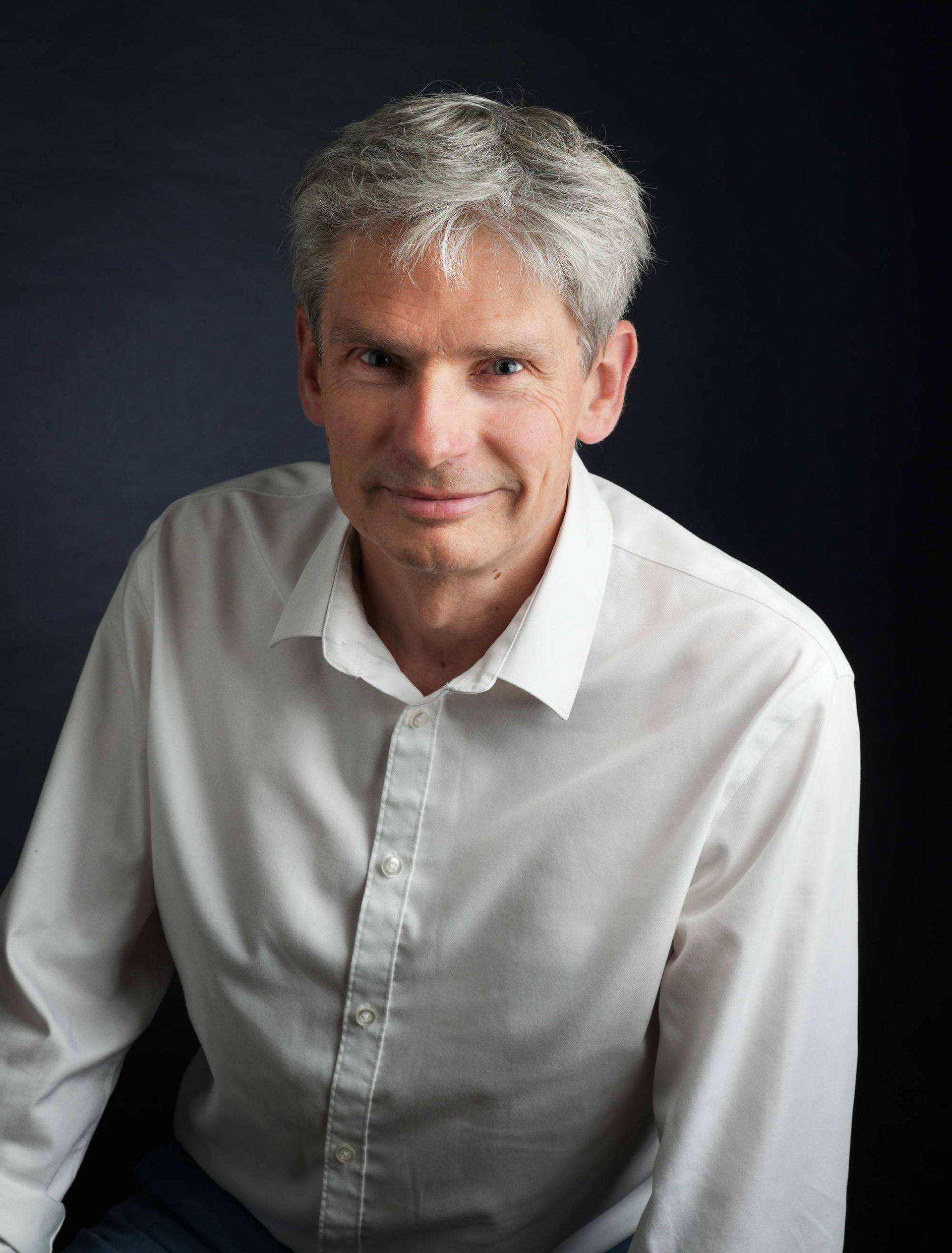 Maître RATES souriant