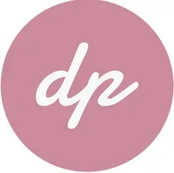 Un círculo rosa con la palabra dp escrita dentro.