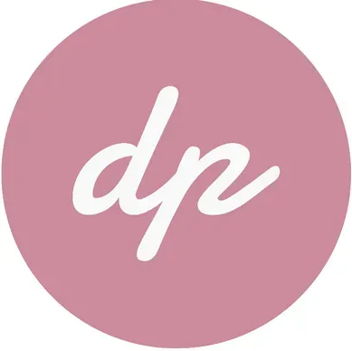 Un círculo rosa con la palabra dp escrita dentro.