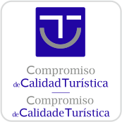 El logotipo del Compromiso de Calidad Turística es un cuadrado azul con una sonrisa.