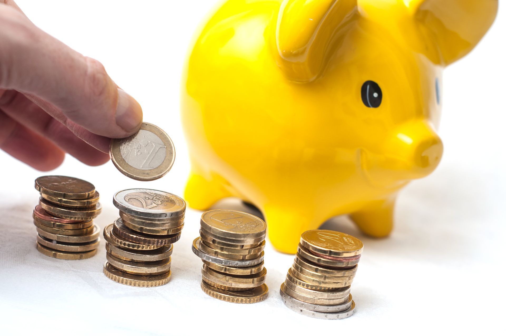 Tirelire jaune en forme de cochon