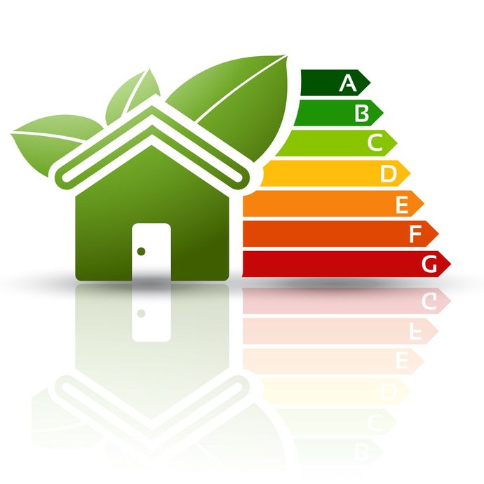 Serre avec feuilles et échelle d'efficacité énergétique, favorisant le respect de l'environnement.